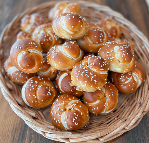 Blunt Pretzel Knots