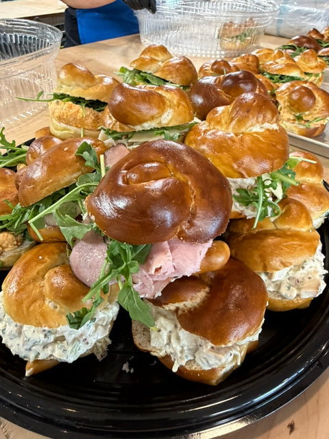6 Blunt Pretzel Knots